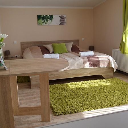 Bundics Vendeghazak Bed & Breakfast Lenti Exterior foto