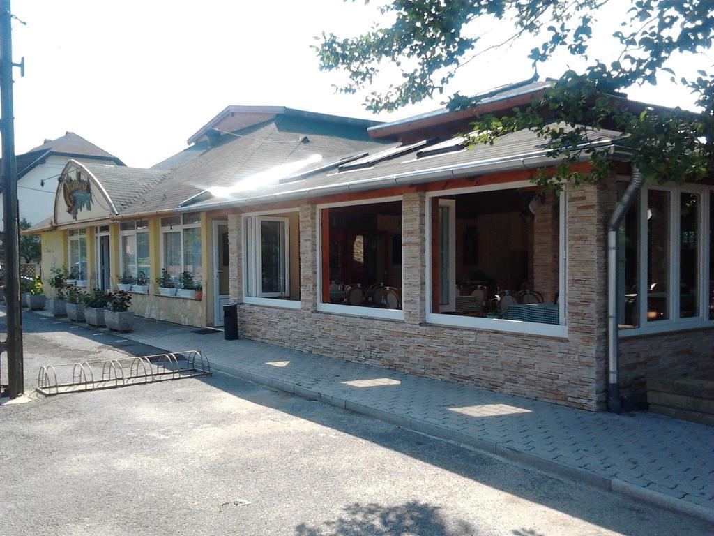 Bundics Vendeghazak Bed & Breakfast Lenti Exterior foto