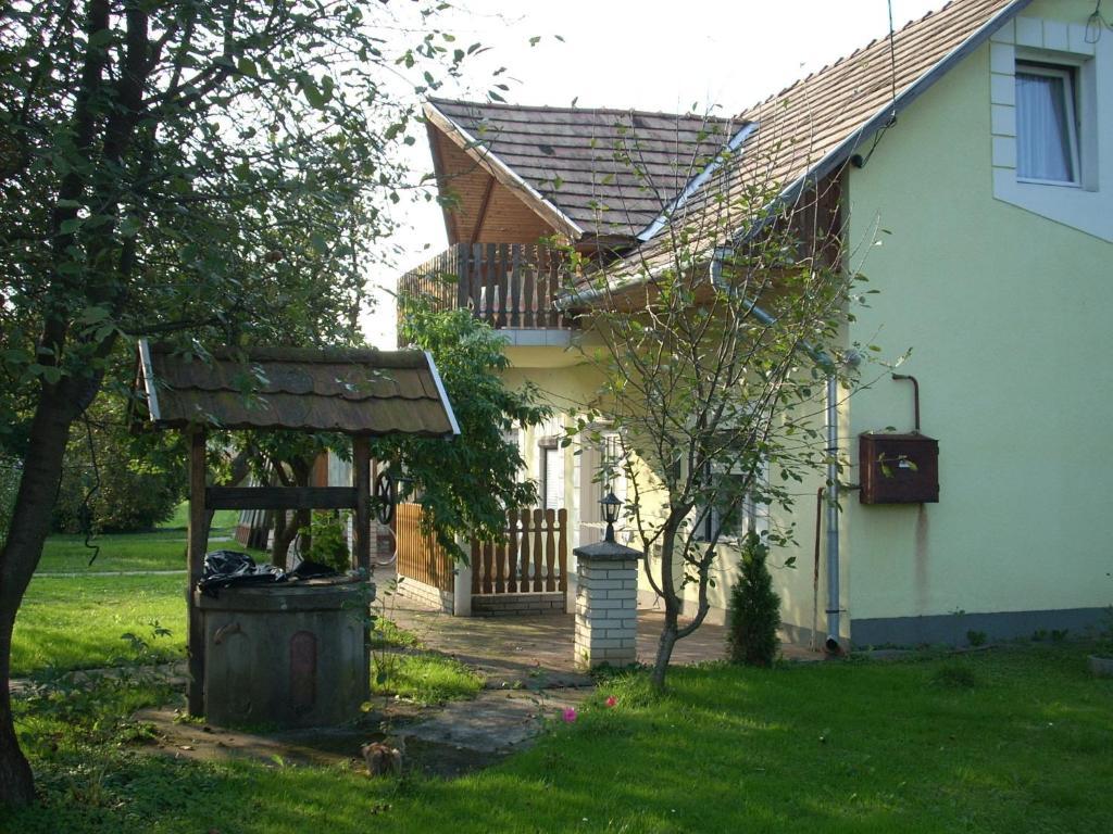 Bundics Vendeghazak Bed & Breakfast Lenti Cameră foto
