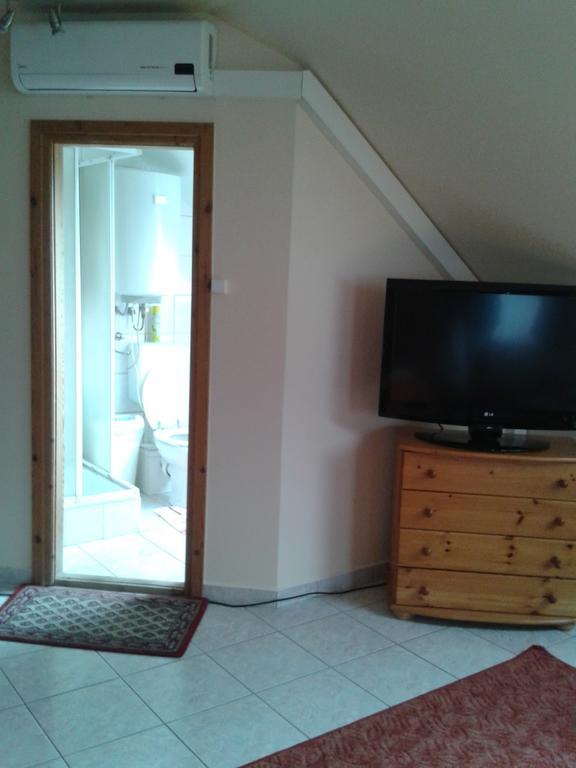 Bundics Vendeghazak Bed & Breakfast Lenti Cameră foto